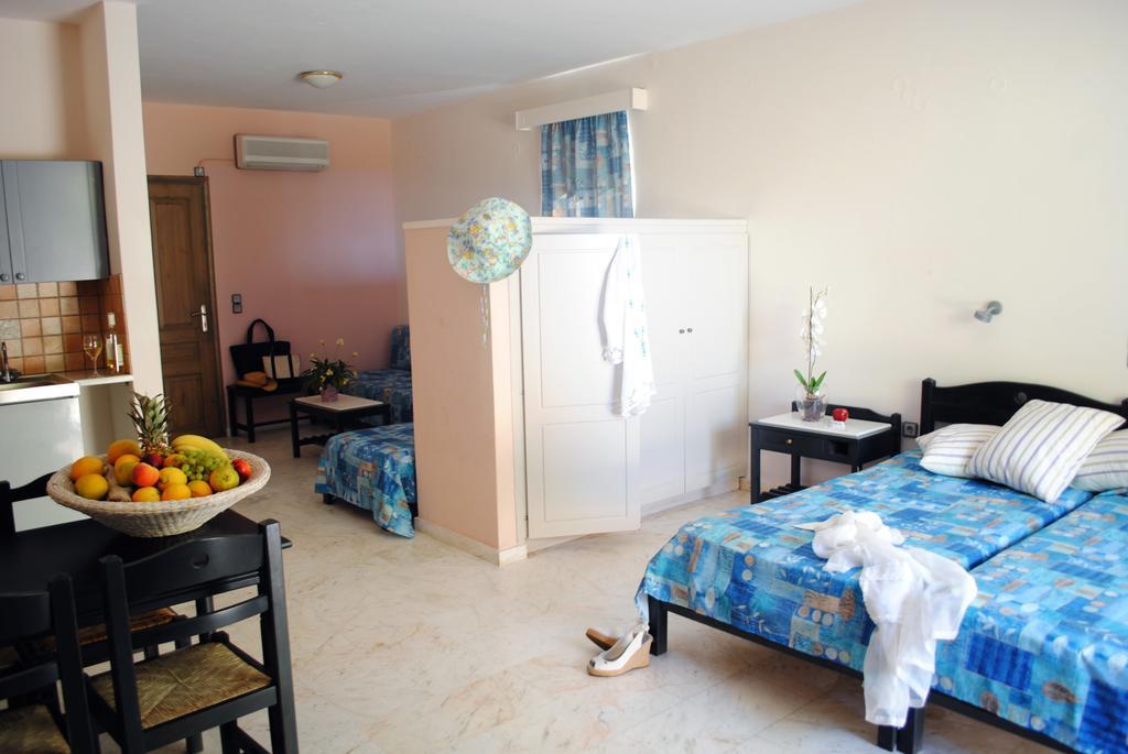 Studio (4 Adults)